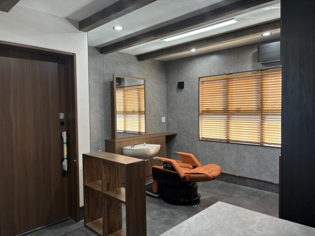 店舗併用 ３階建２世帯住宅 　守山市